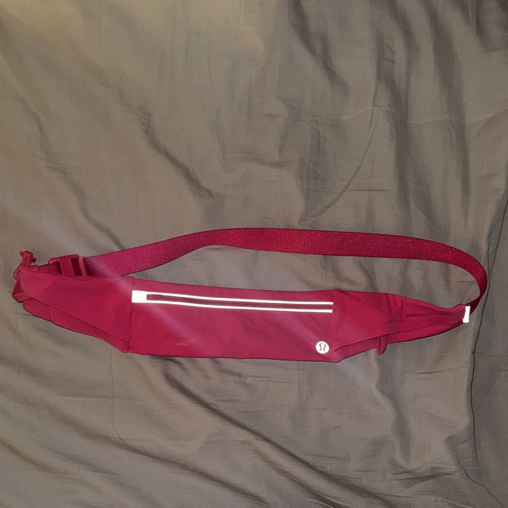 Lululemon Fast and Free Running Belt Raspberry Coulis Adjustable Reflective L/XL